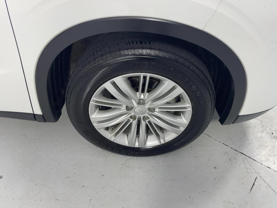 Photo '9' of Mitsubishi Outlander