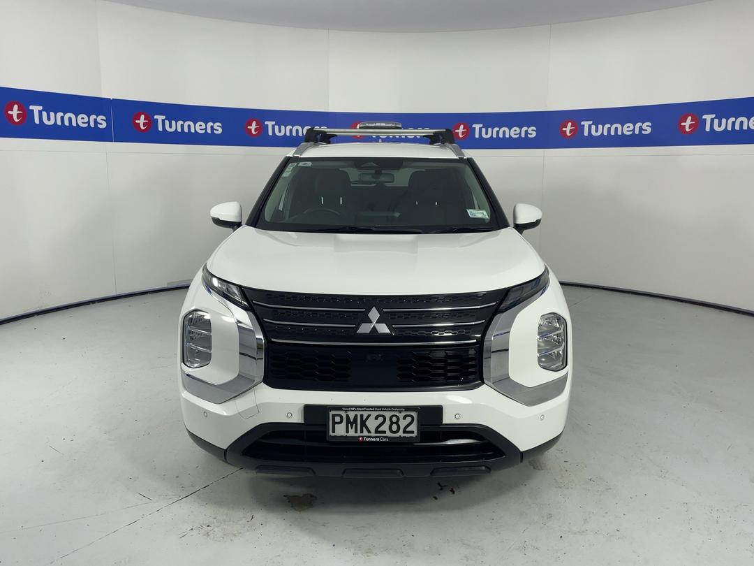 Photo '2' of Mitsubishi Outlander