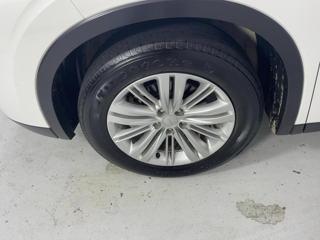 Photo '10' of Mitsubishi Outlander