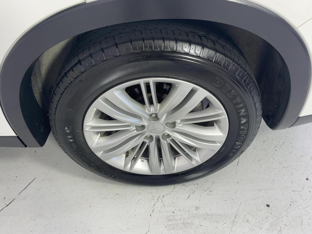 Photo '11' of Mitsubishi Outlander