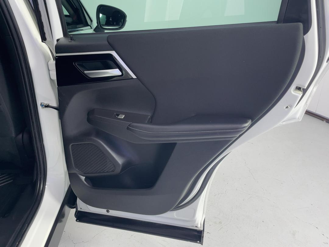 Photo '19' of Mitsubishi Outlander