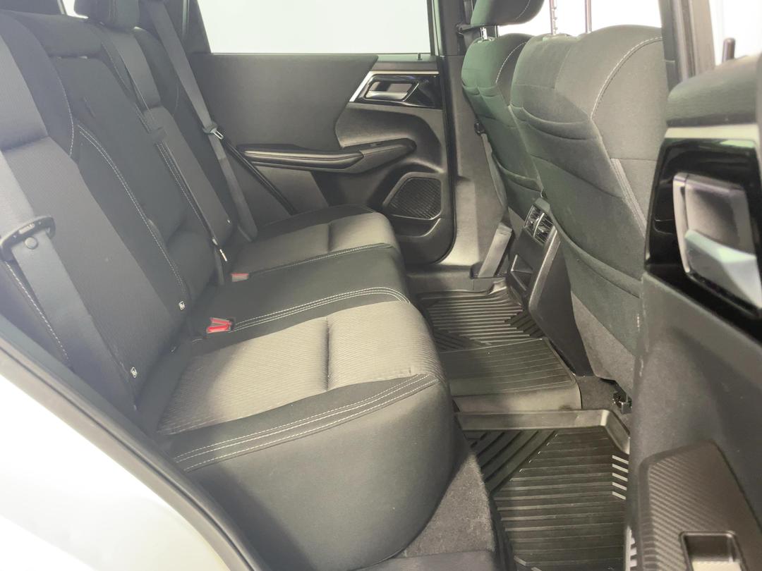 Photo '20' of Mitsubishi Outlander