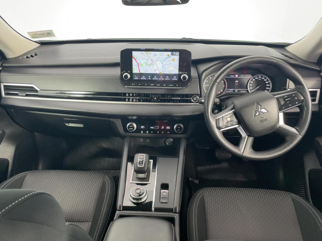 Photo '17' of Mitsubishi Outlander