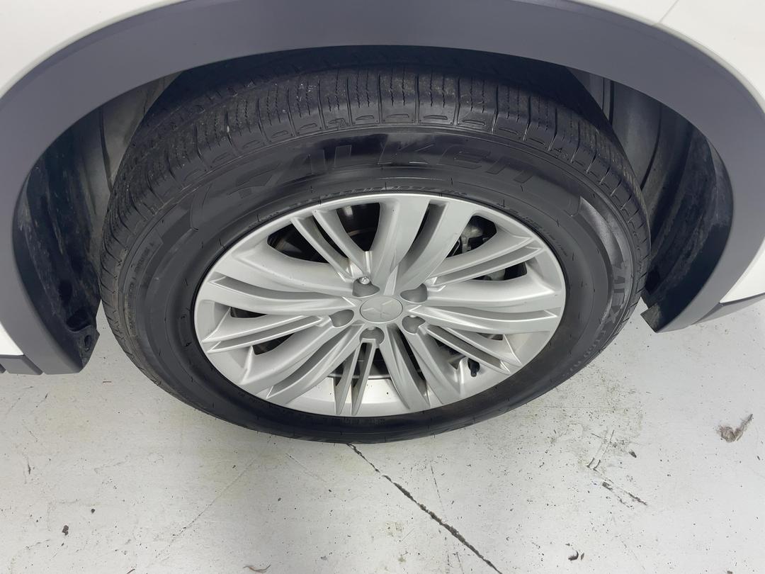 Photo '9' of Mitsubishi Outlander
