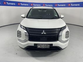 Photo '2' of Mitsubishi Outlander