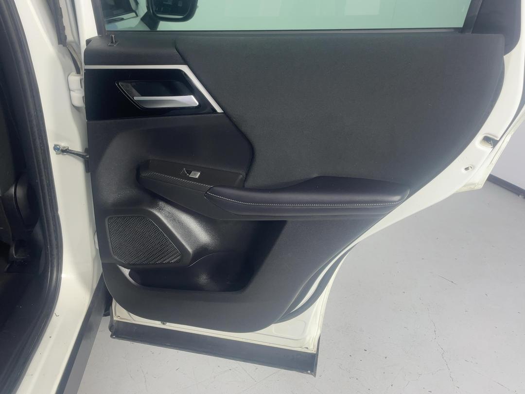 Photo '19' of Mitsubishi Outlander