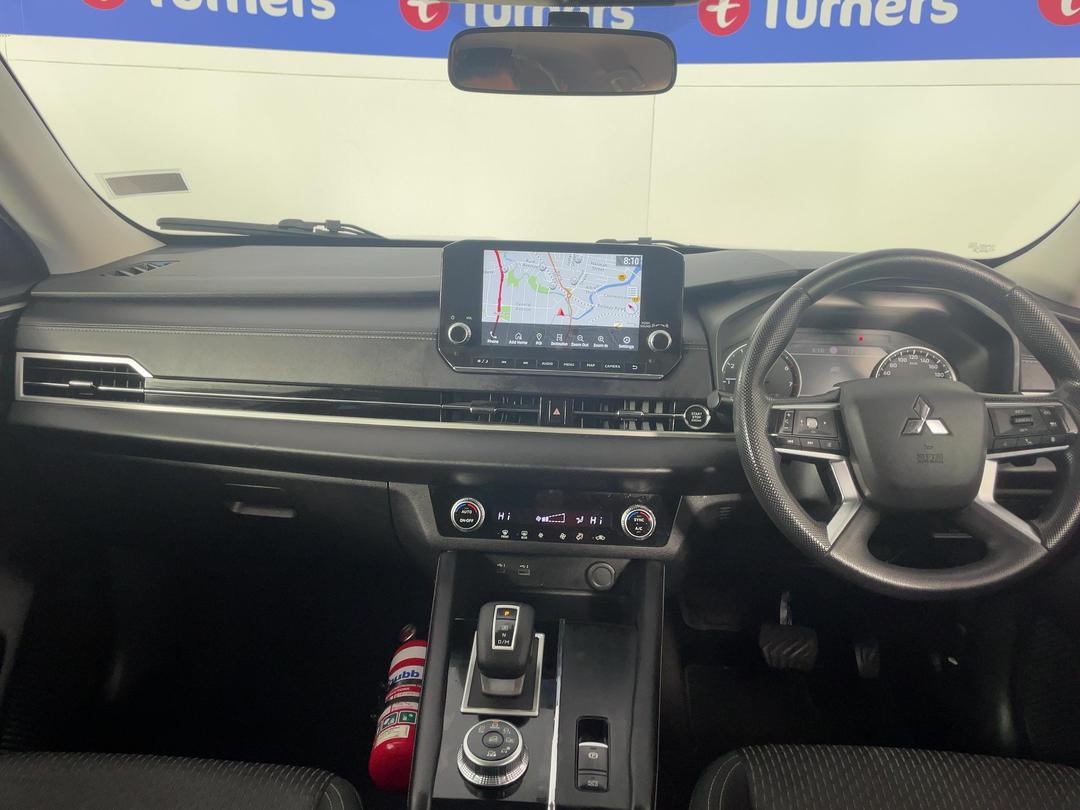 Photo '17' of Mitsubishi Outlander