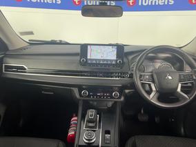 Photo '17' of Mitsubishi Outlander