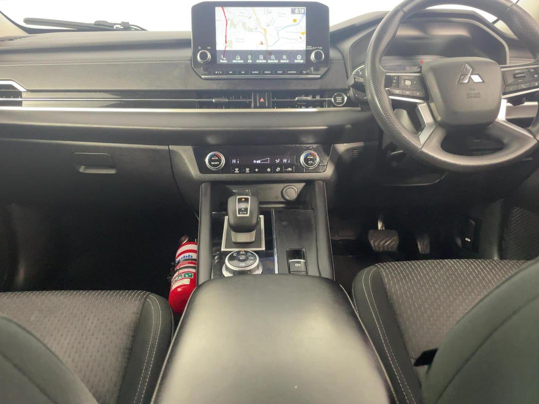 Photo '18' of Mitsubishi Outlander