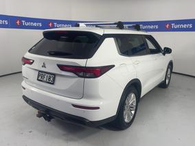 Photo '7' of Mitsubishi Outlander