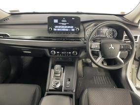 Photo '17' of Mitsubishi Outlander