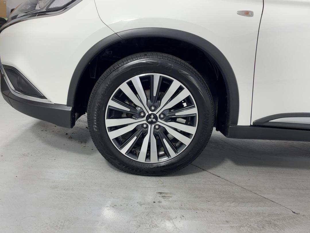 Photo '10' of Mitsubishi Outlander
