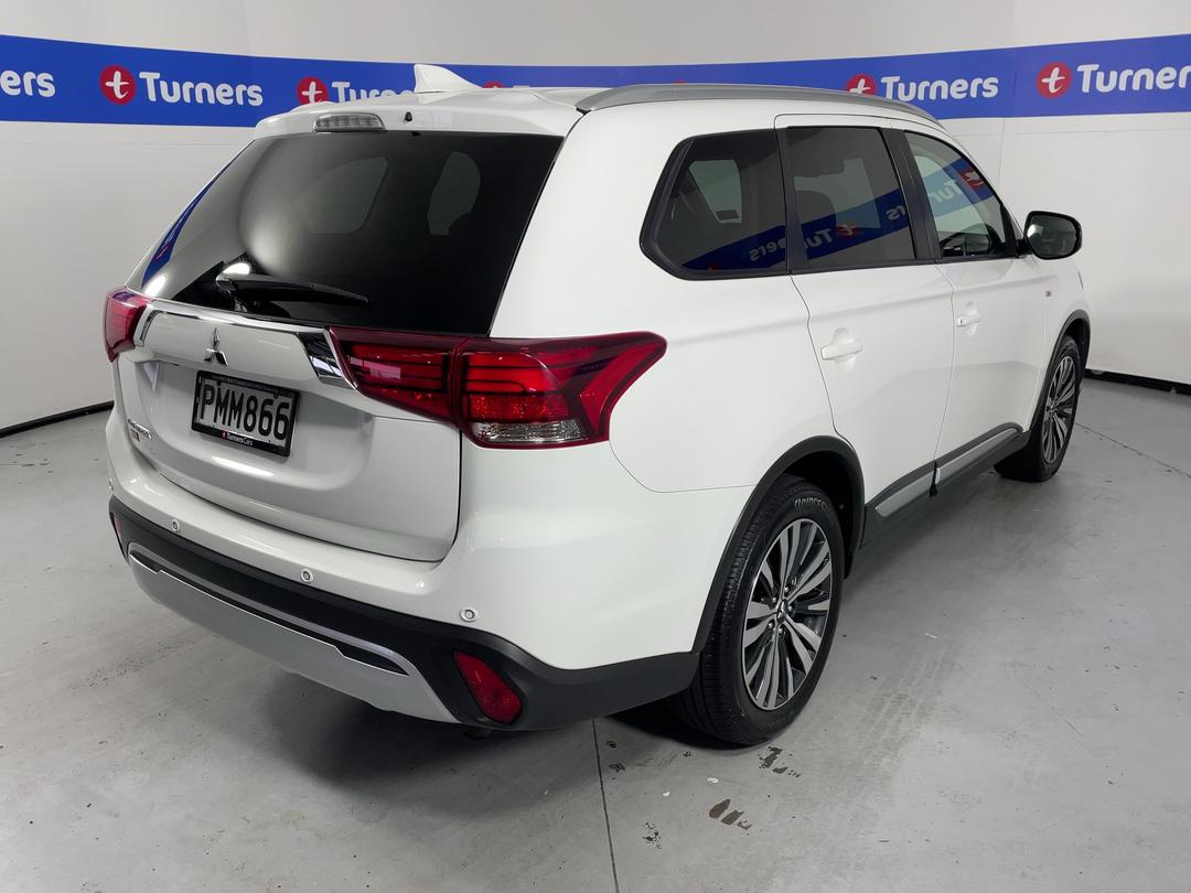 Photo '7' of Mitsubishi Outlander