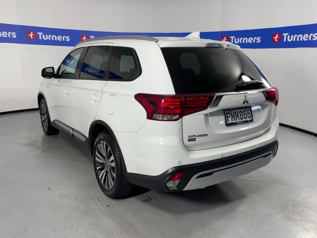 Photo '5' of Mitsubishi Outlander