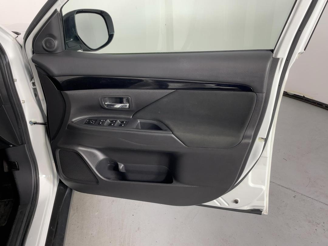 Photo '15' of Mitsubishi Outlander