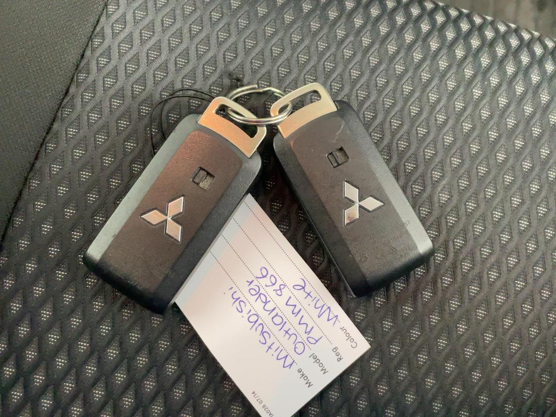 Photo '22' of Mitsubishi Outlander