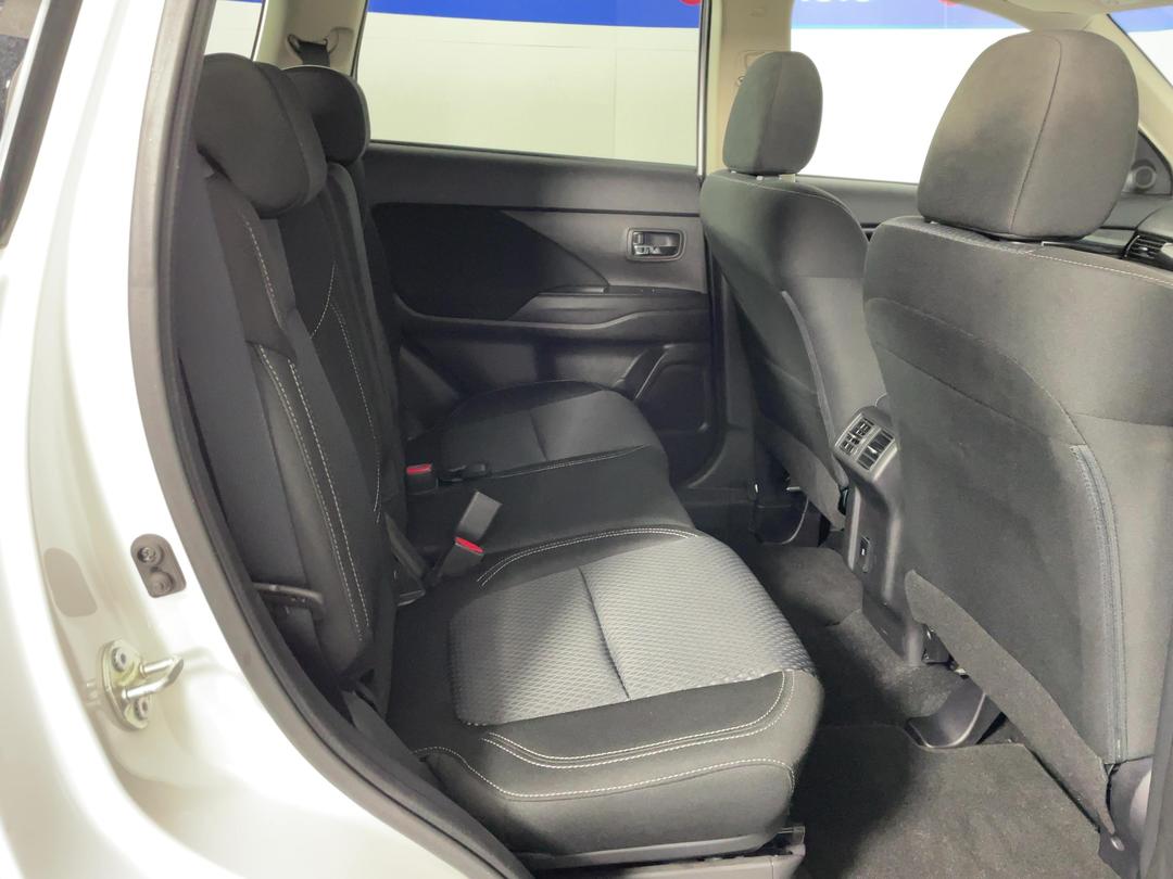 Photo '20' of Mitsubishi Outlander