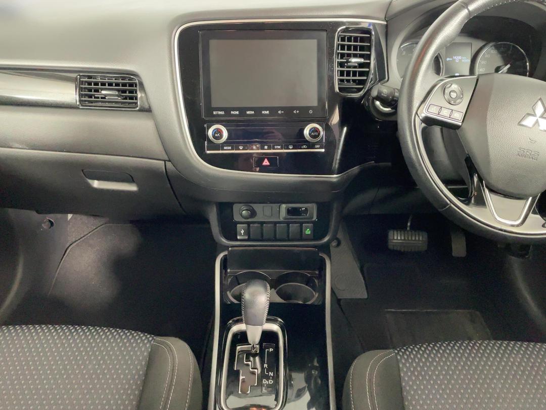 Photo '18' of Mitsubishi Outlander