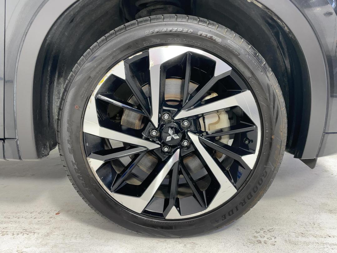 Photo '9' of Mitsubishi Outlander