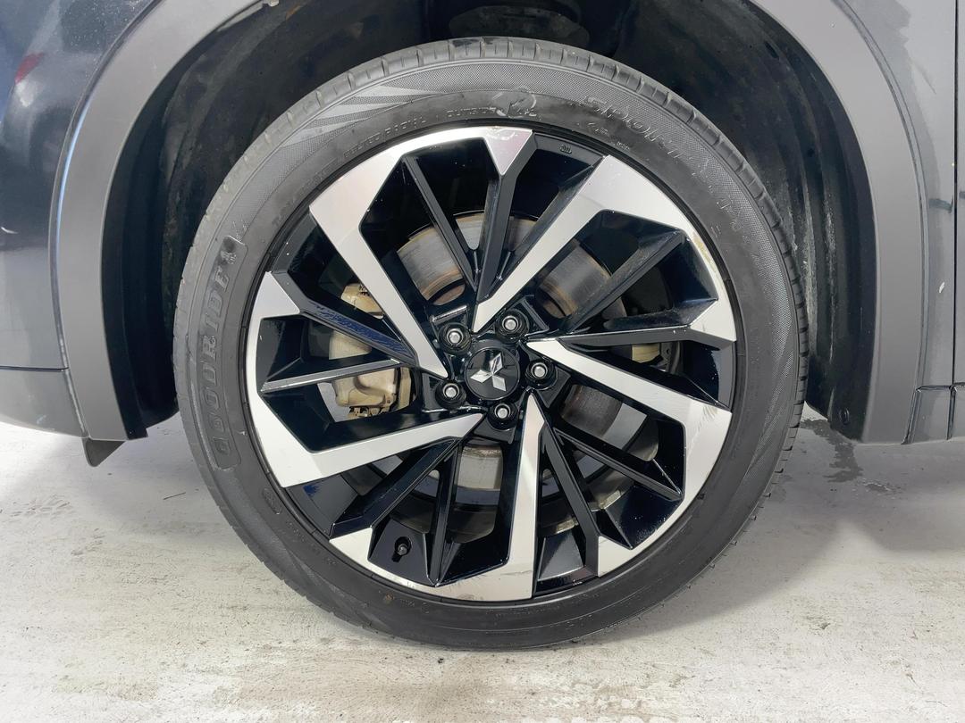 Photo '10' of Mitsubishi Outlander