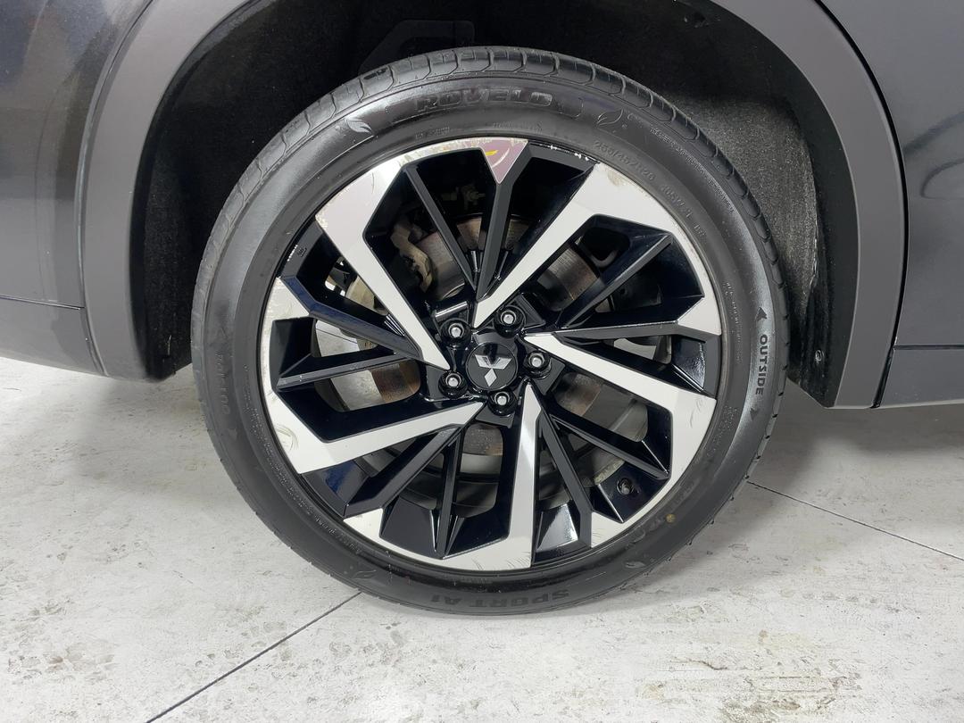 Photo '12' of Mitsubishi Outlander