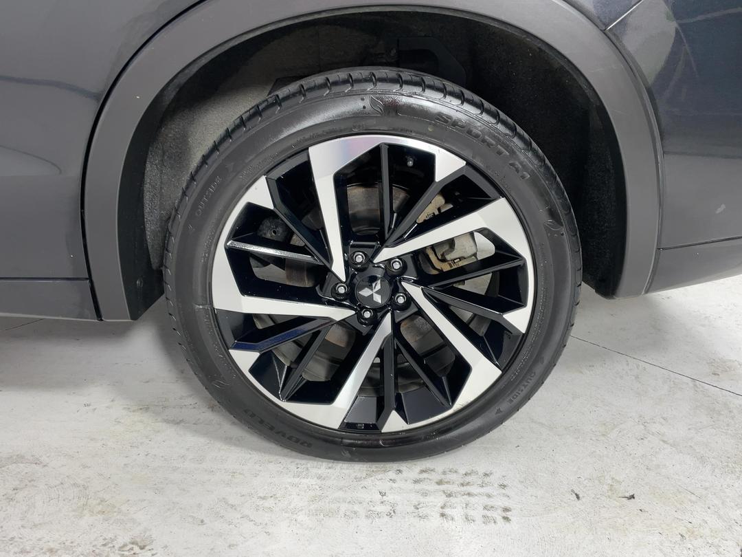 Photo '11' of Mitsubishi Outlander