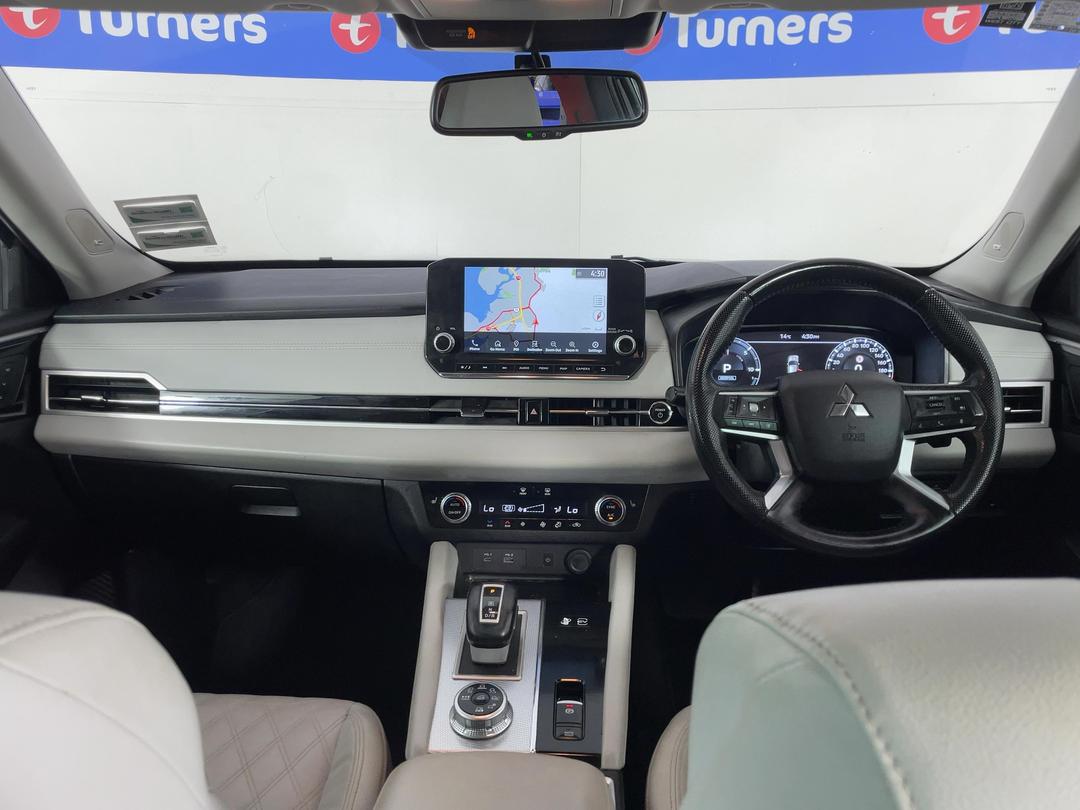 Photo '17' of Mitsubishi Outlander