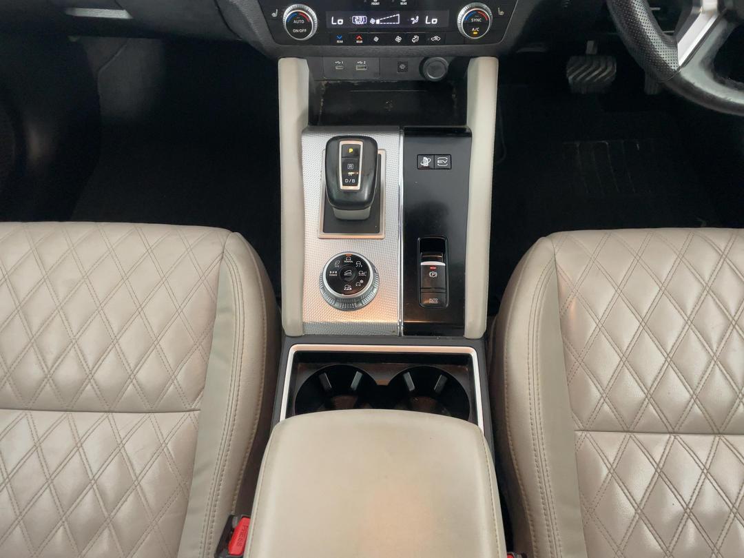 Photo '18' of Mitsubishi Outlander