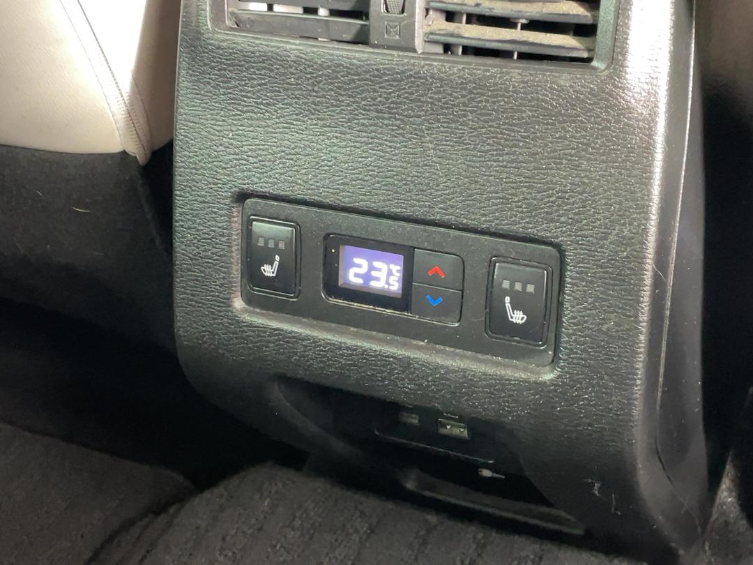 Photo '24' of Mitsubishi Outlander