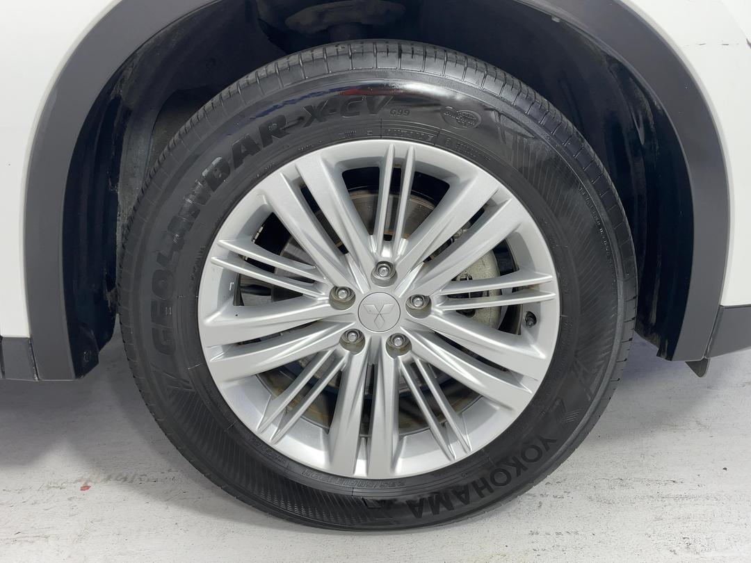 Photo '9' of Mitsubishi Outlander