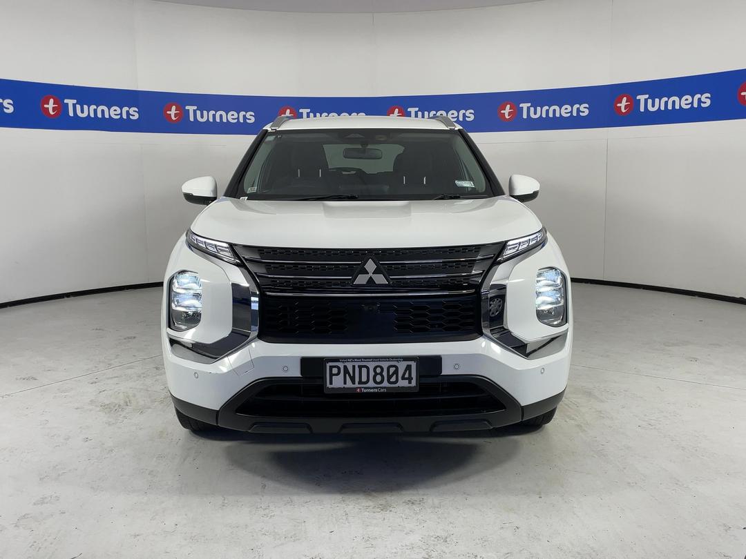 Photo '2' of Mitsubishi Outlander