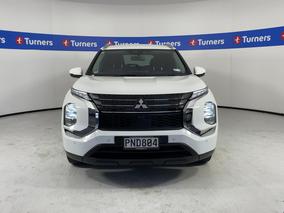 Photo '2' of Mitsubishi Outlander