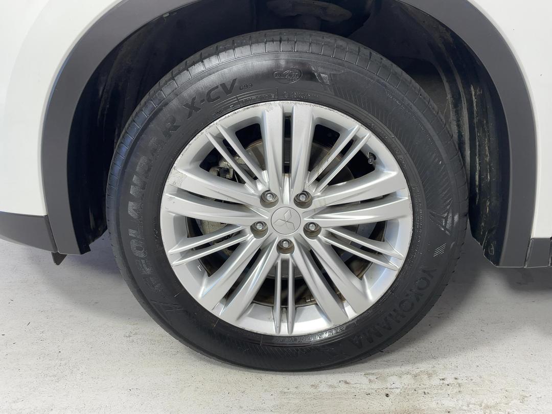 Photo '10' of Mitsubishi Outlander