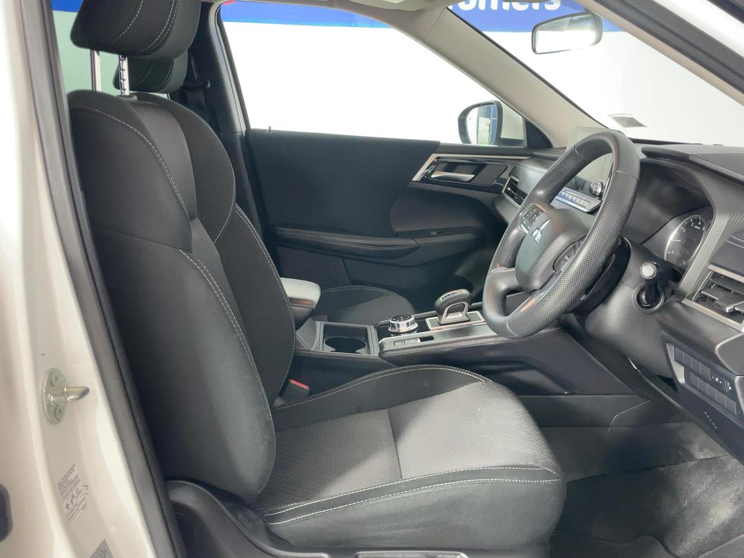 Photo '16' of Mitsubishi Outlander