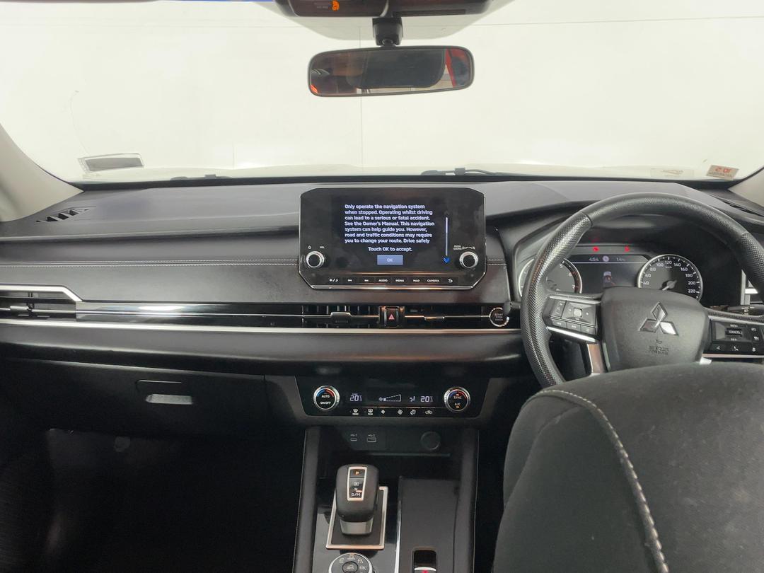 Photo '17' of Mitsubishi Outlander