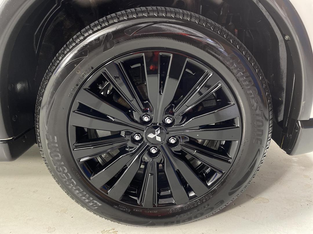 Photo '9' of Mitsubishi Outlander