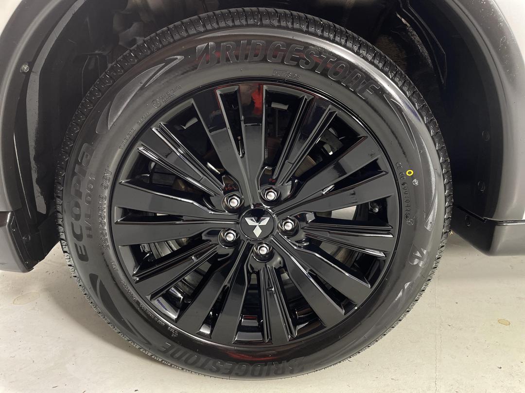 Photo '10' of Mitsubishi Outlander