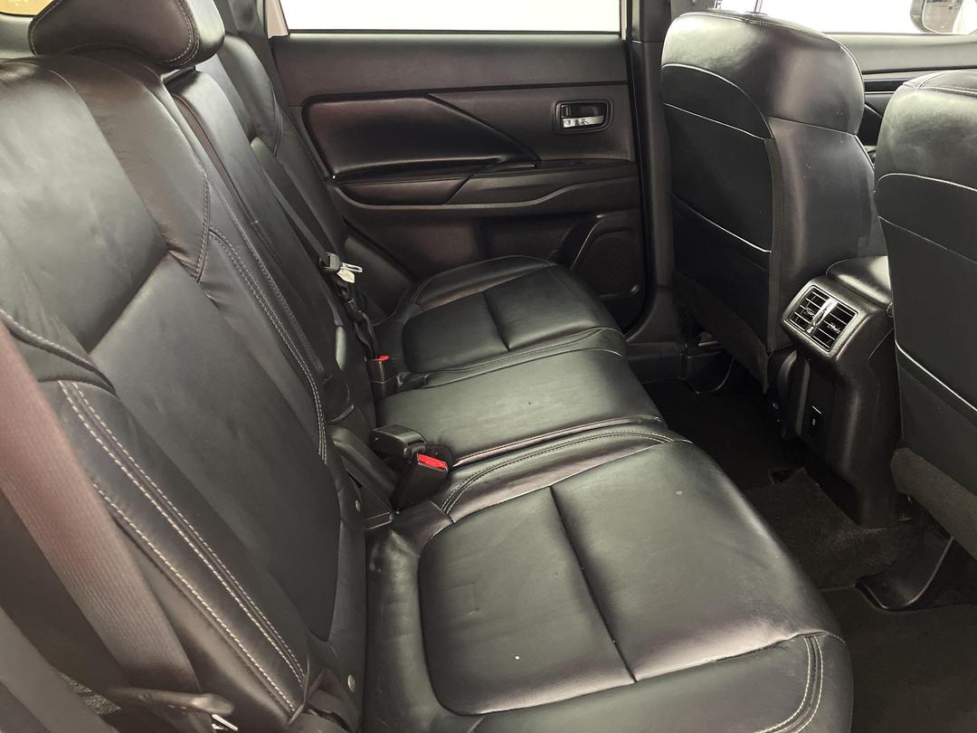 Photo '20' of Mitsubishi Outlander