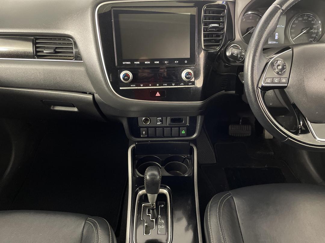 Photo '18' of Mitsubishi Outlander