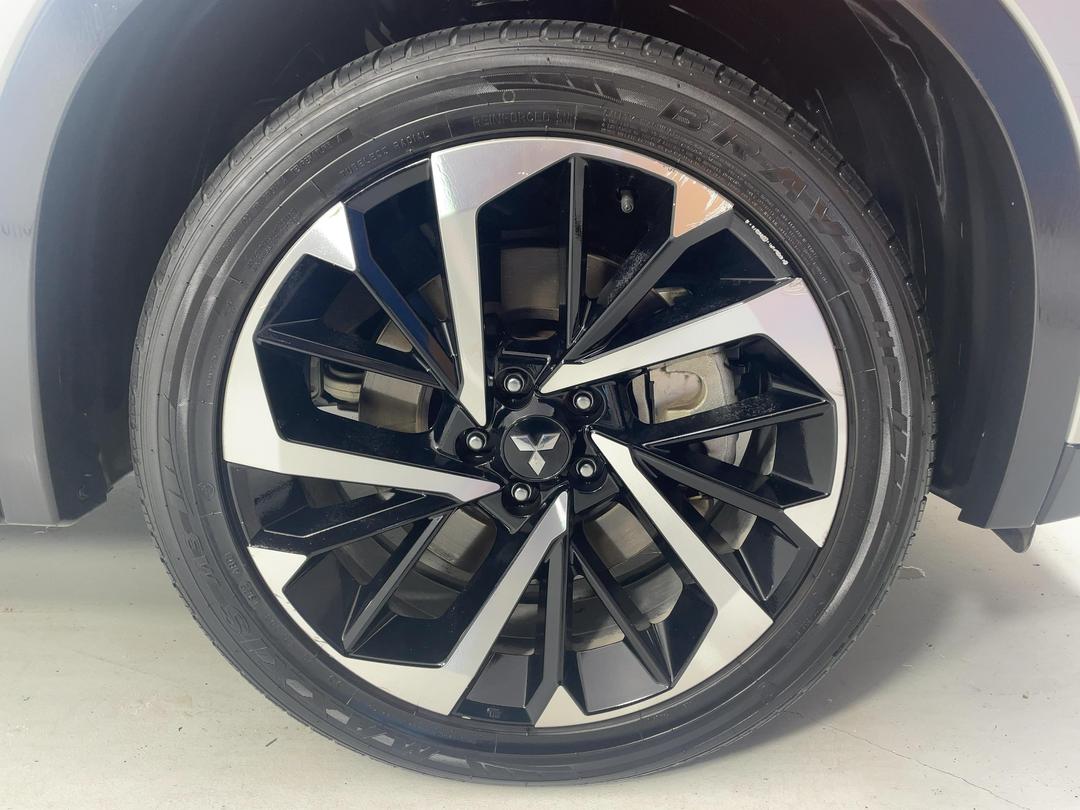 Photo '9' of Mitsubishi Outlander