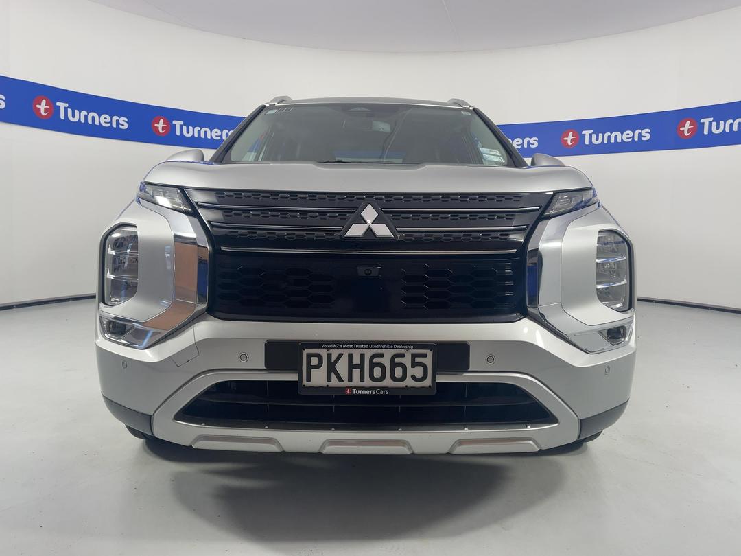 Photo '2' of Mitsubishi Outlander