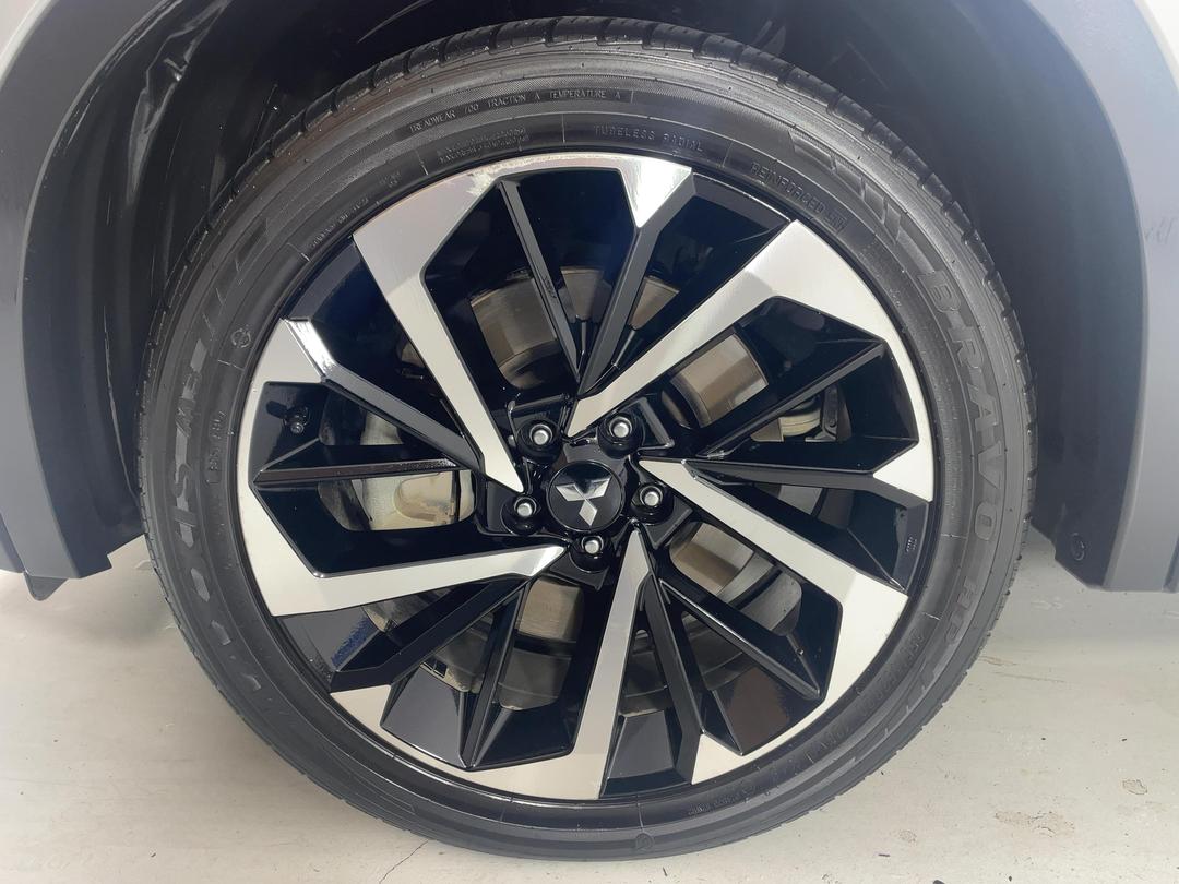 Photo '10' of Mitsubishi Outlander