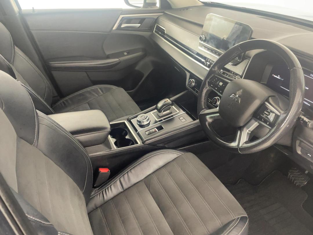 Photo '16' of Mitsubishi Outlander
