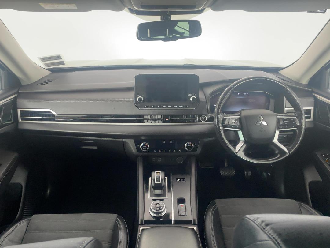 Photo '17' of Mitsubishi Outlander