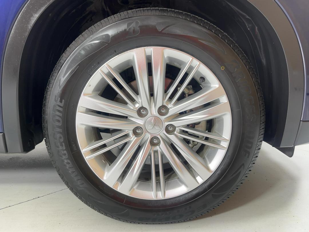 Photo '9' of Mitsubishi Outlander