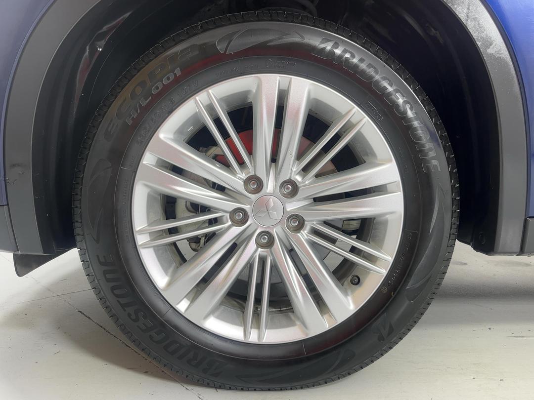 Photo '10' of Mitsubishi Outlander