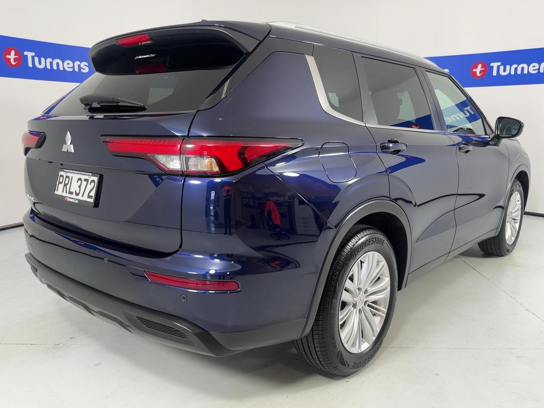 Photo '7' of Mitsubishi Outlander