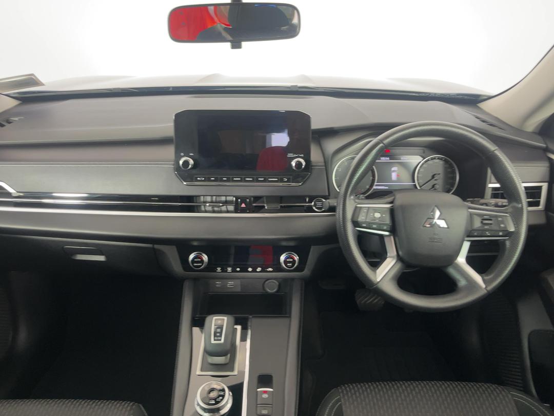 Photo '17' of Mitsubishi Outlander
