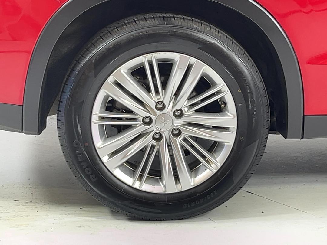 Photo '12' of Mitsubishi Outlander