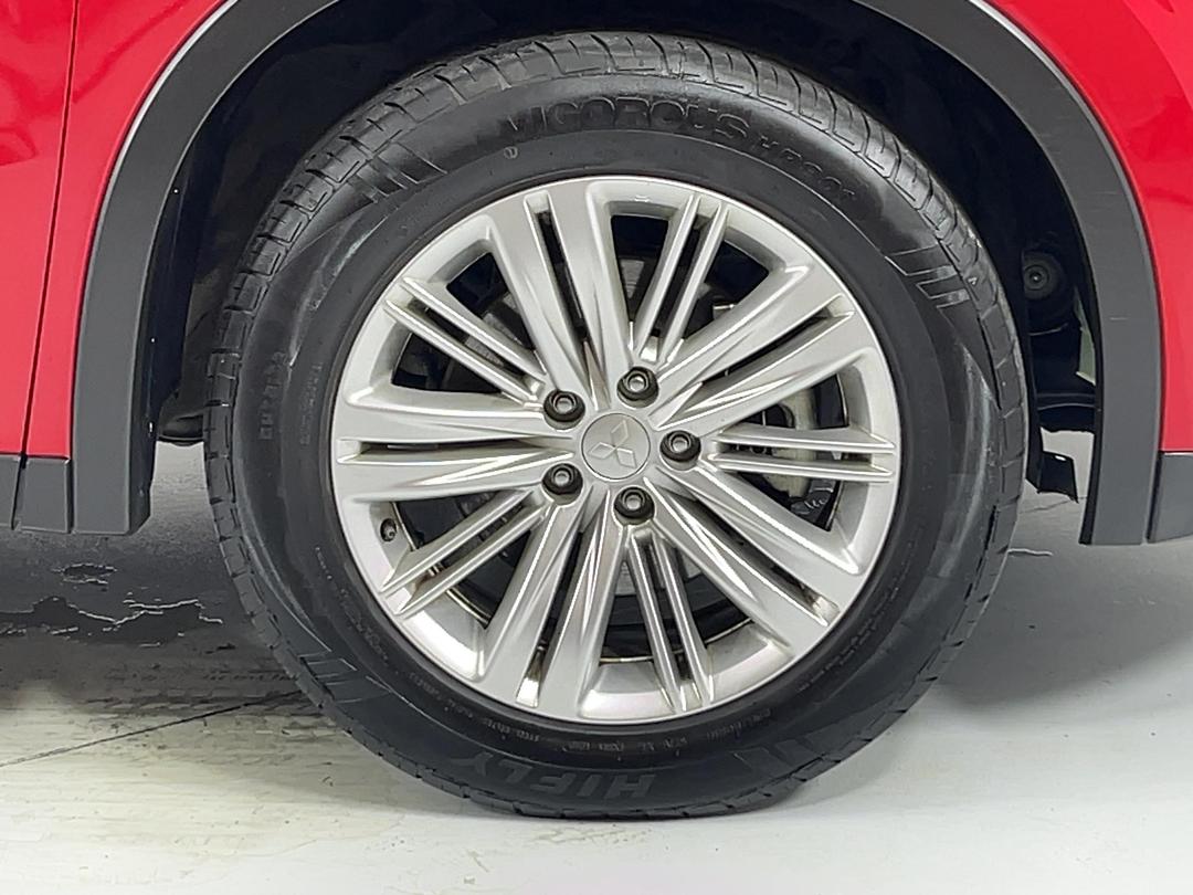 Photo '9' of Mitsubishi Outlander